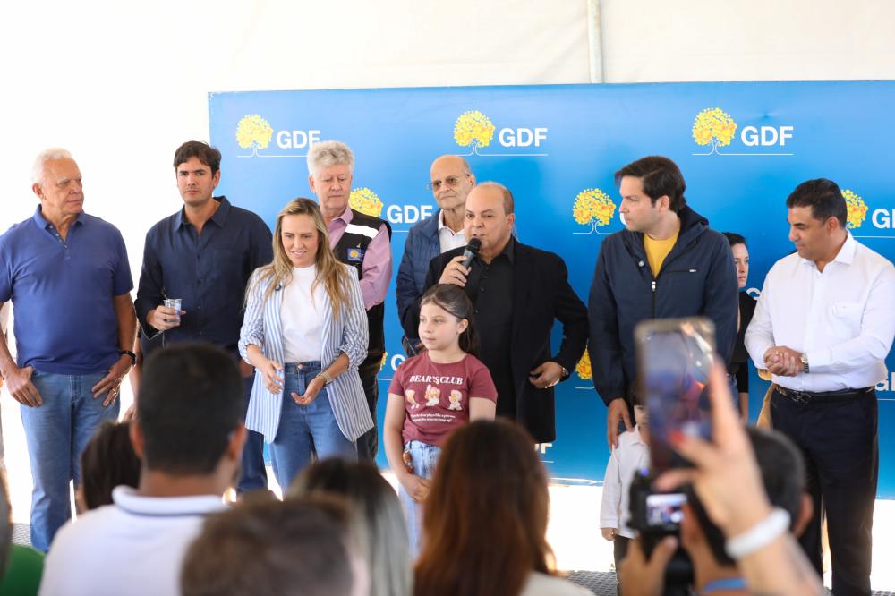 Capa da notícia: GDF lança atendimento itinerante para trabalhadores e inaugura estacionamento na ADE Centro Norte de Ceilândia